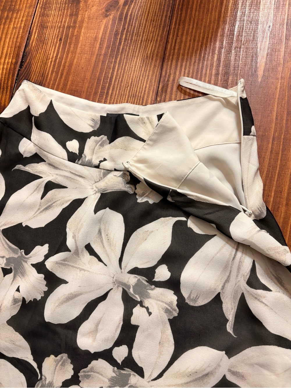 Banana Republic Black and White Floral Pencil Skirt